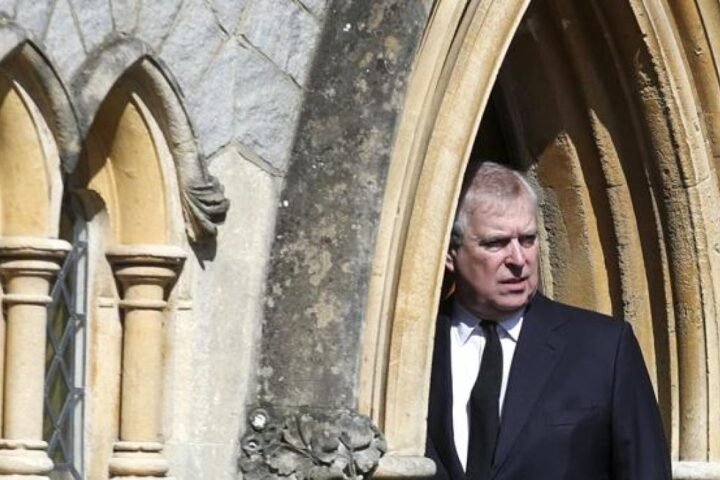 Andrea, ex principe senza fissa dimora, costretto a lasciare Windsor dopo nuove rivelazioni