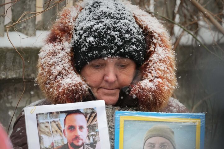 Andrey Kurkov: «Putin cerca di piegarci con il freddo, come fece Stalin con la fame»