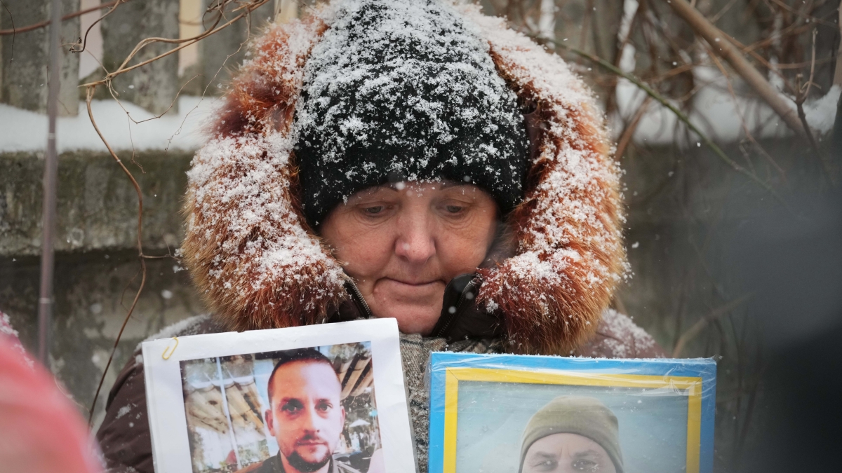 Andrey Kurkov: «Putin cerca di piegarci con il freddo, come fece Stalin con la fame»