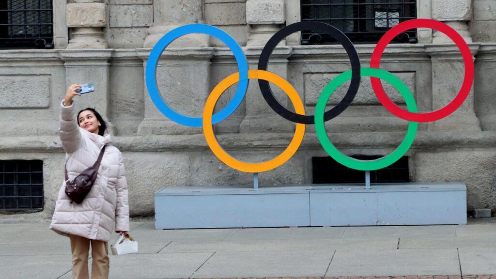 Apre il Villaggio Olimpico di Milano, con 1.559 atleti provenienti da 42 nazioni