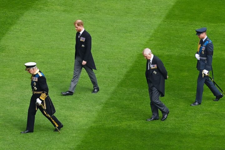 Arresto dell'ex principe Andrea: la monarchia britannica in crisi e domande sul futuro