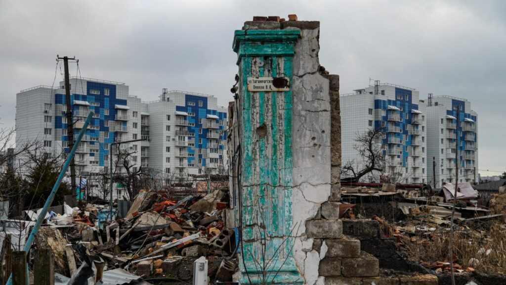 Attacco con droni in Russia, incendiato deposito di petrolio a Velikij Luki