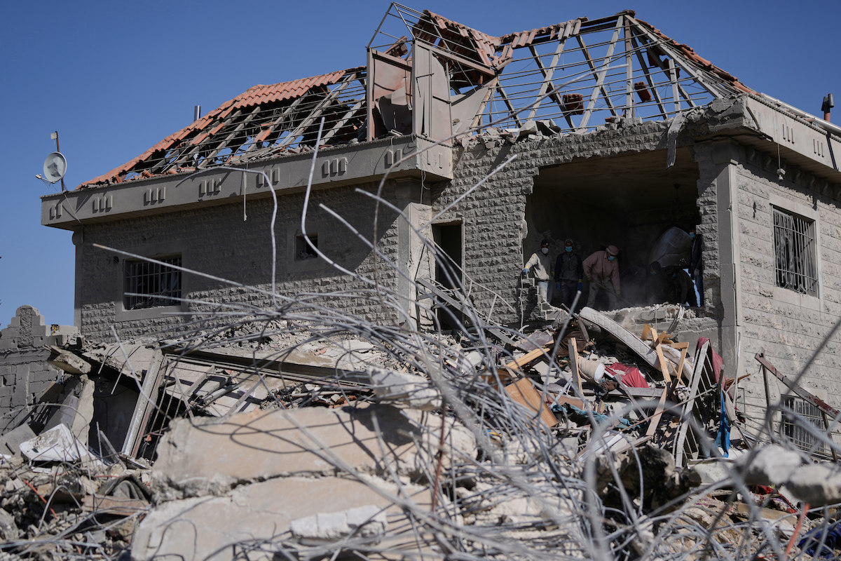 Attacco israeliano in Libano: almeno 10 morti e 24 feriti a Baalbek