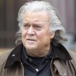 Bannon ed Epstein cospiravano contro papa Francesco: "Abbattiamolo per le sue posizioni sui migranti"