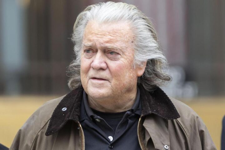 Bannon ed Epstein cospiravano contro papa Francesco: "Abbattiamolo per le sue posizioni sui migranti"