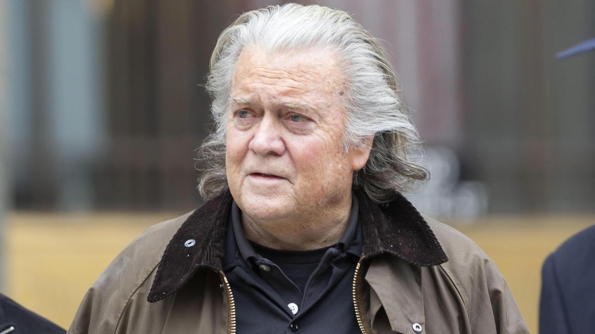 Bannon ed Epstein cospiravano contro papa Francesco: "Abbattiamolo per le sue posizioni sui migranti"