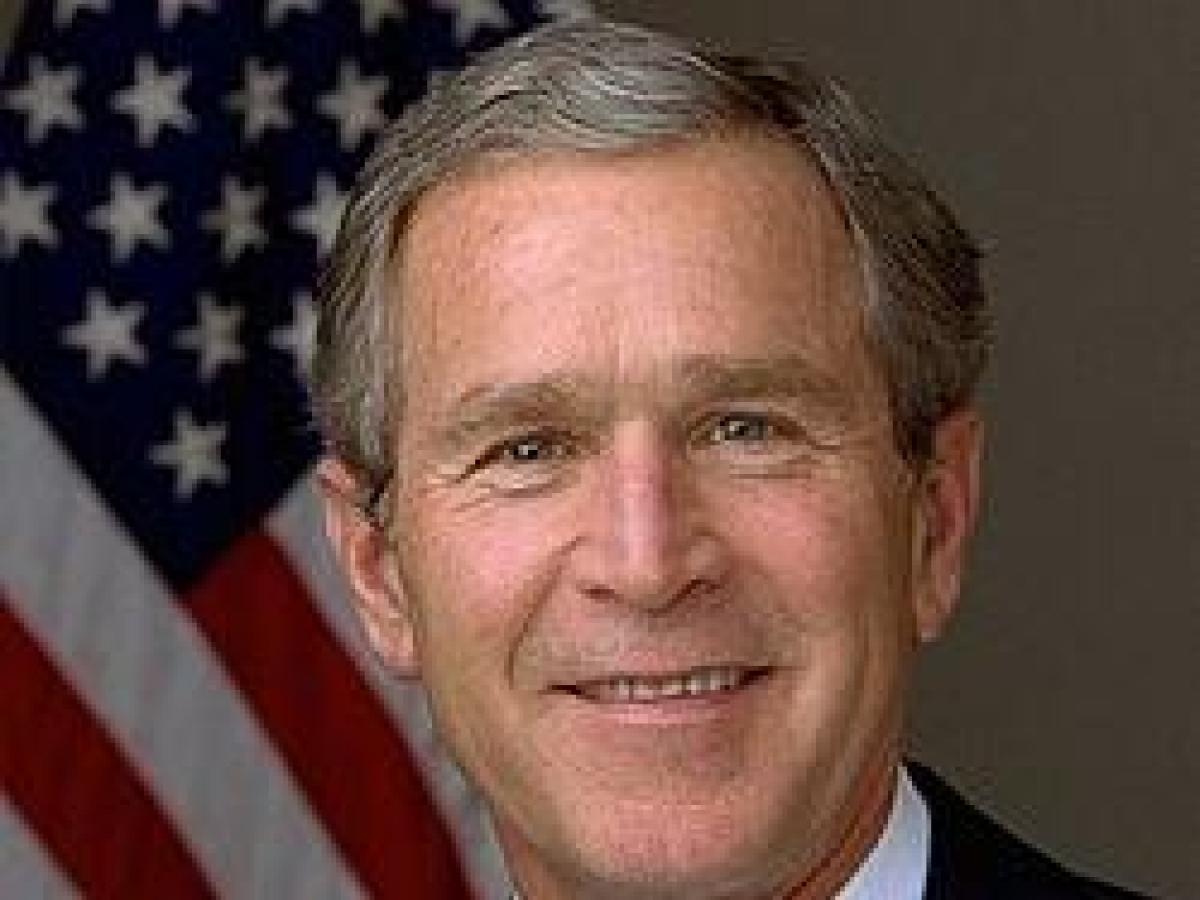 Bush celebra George Washington: «No alle monarchie» e avvia l'iniziativa per il 250° anniversario USA