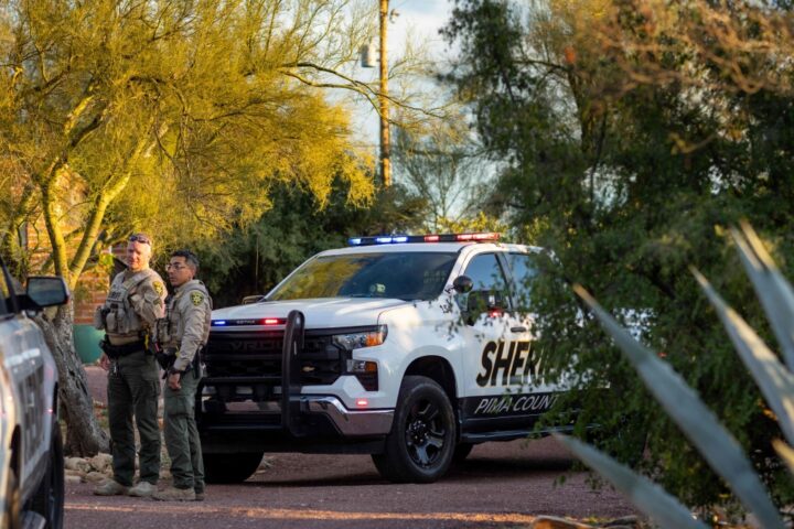 Caso Guthrie: trovato guanto con Dna in Arizona, possibile collegamento con scomparsa della madre di Savannah