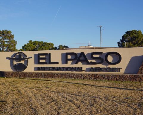 Chiusura dell'aeroporto di El Paso: un drone messicano o test di armi laser?