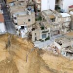 Crolli a Niscemi: palazzina sprofonda nel burrone, paura nella zona rossa
