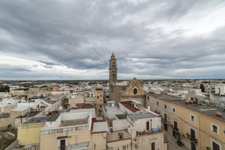 Crollo di una palazzina ad Adelfia: due anziani trovati morti sotto le macerie