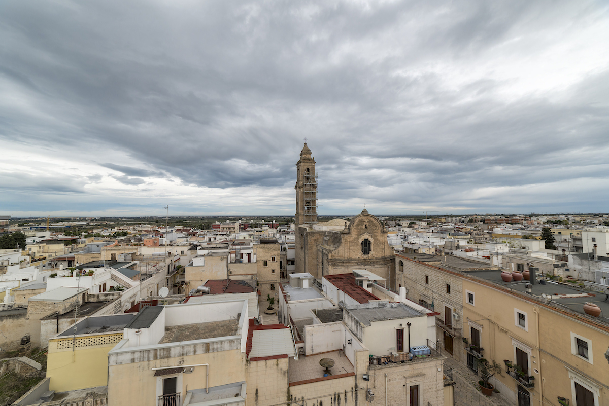 Crollo di una palazzina ad Adelfia: due anziani trovati morti sotto le macerie