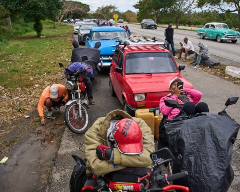 Cuba affronta crisi energetica e carenze di carburante, la vita nell'Avana continua nonostante le difficoltà