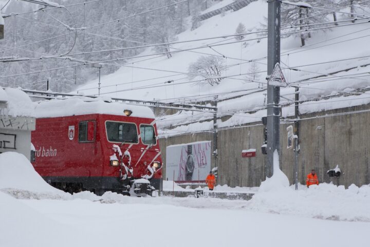 Deragliamento di un treno in Svizzera: valanga provoca potenziali feriti tra Briga e Goppenstein
