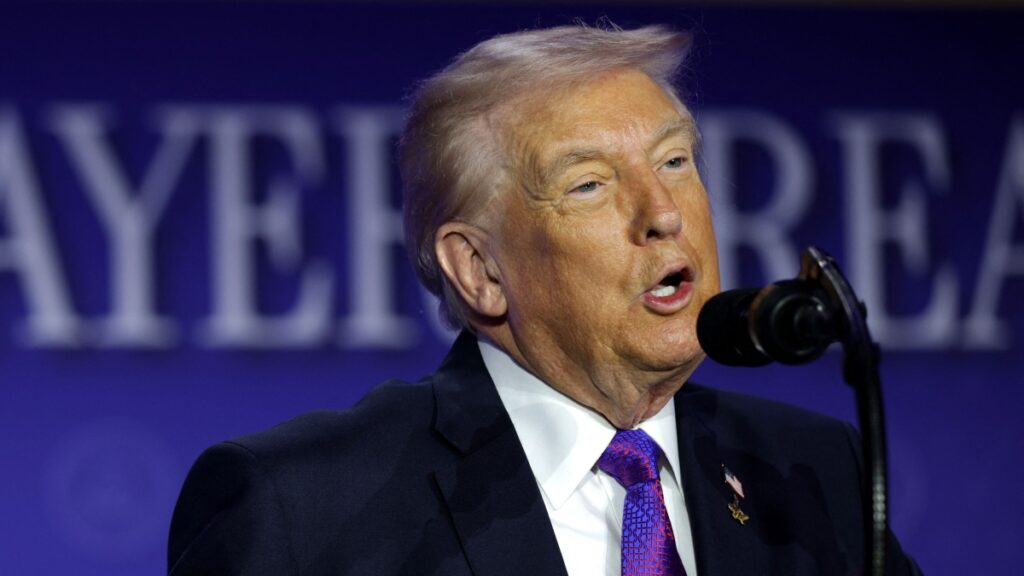 Donald Trump: «Non so se andrò in Paradiso», critica i democratici paragonandoli alla Gestapo