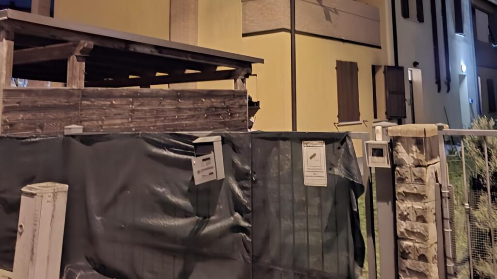 Donna si lancia dal balcone a Medolla dopo conflitto familiare, ricoverata in ospedale