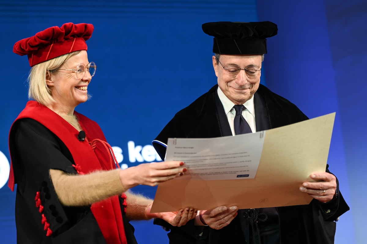 Draghi a Lovanio: l’Europa deve scegliere tra federazione e confederazione