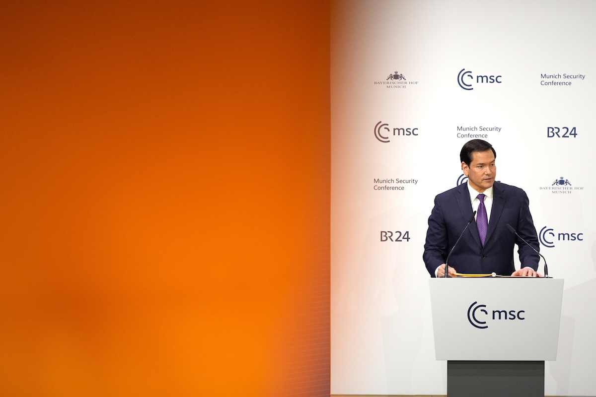 Due discorsi, due visioni opposte sulla relazione tra Stati Uniti ed Europa alla sicurezza di Monaco