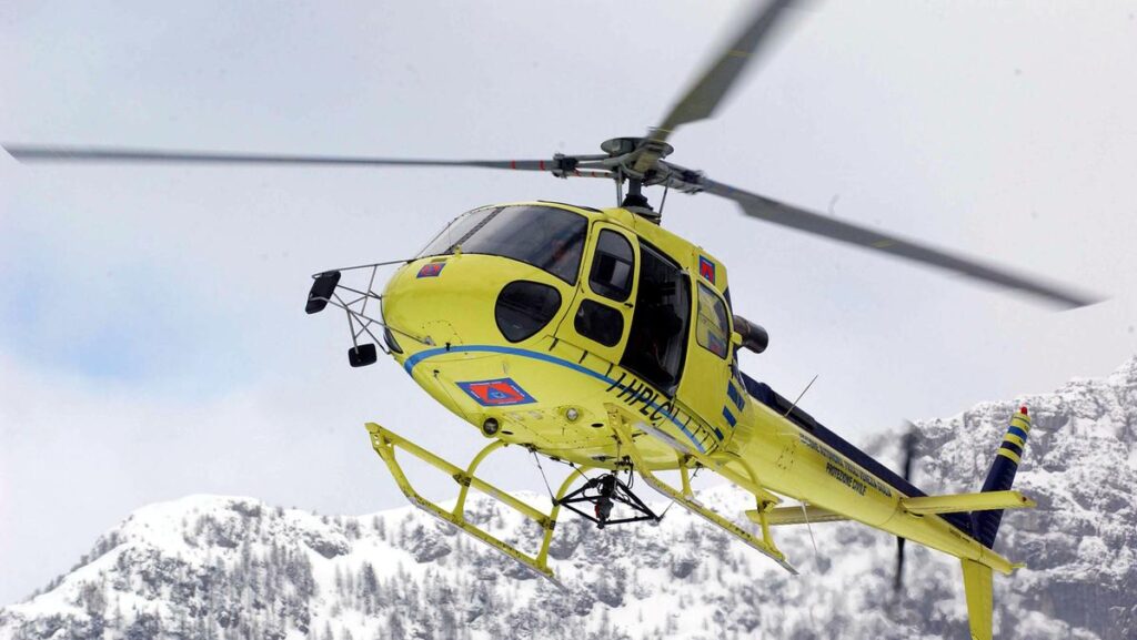 Due valanghe in Friuli Venezia Giulia: persone sepolte sotto la neve, partiti elicotteri di soccorso