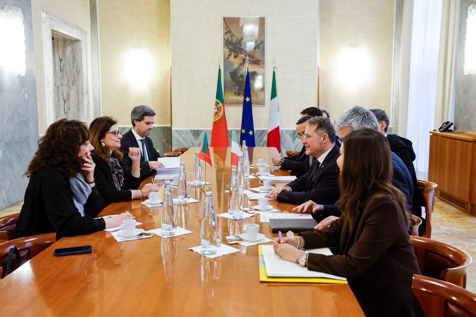 Edmondo Cirielli incontra Ines Domingos per rafforzare le relazioni tra Italia e Portogallo