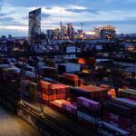 Entrano in vigore i nuovi dazi del 10% decisi da Trump dopo la sentenza della Corte Suprema