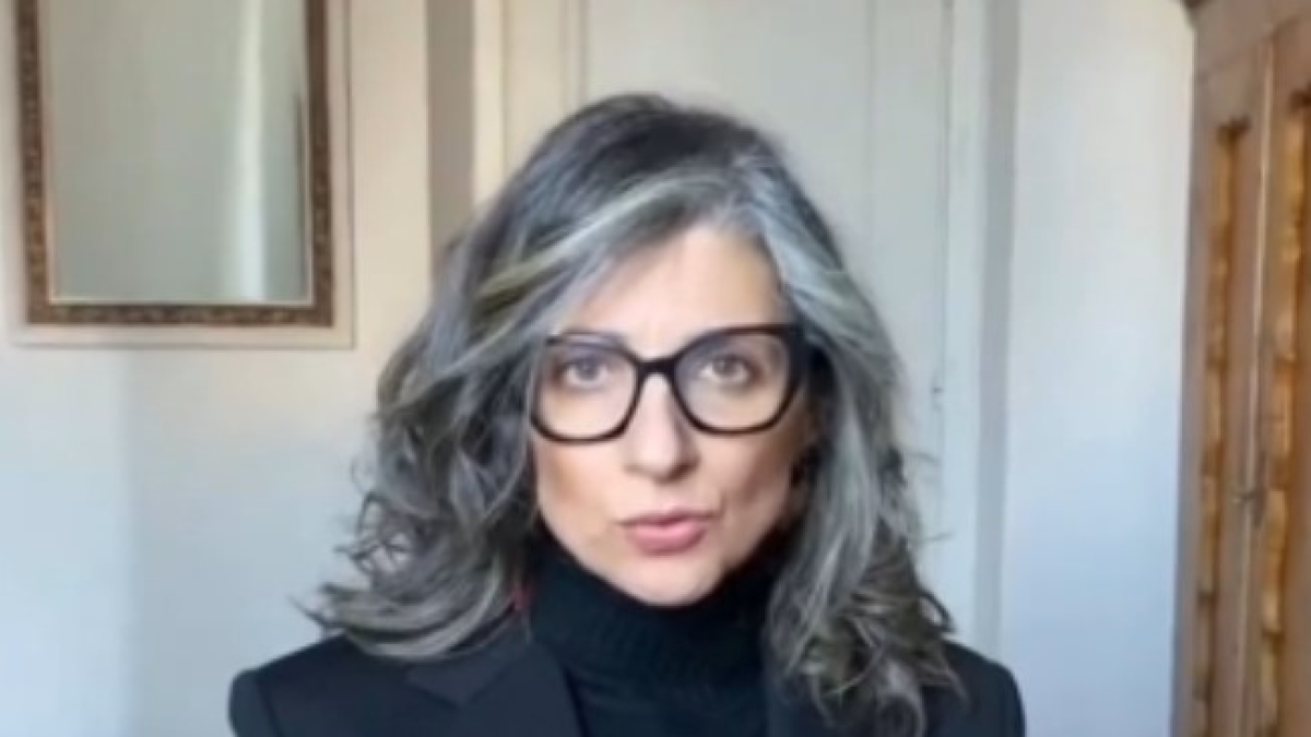 Francia chiede dimissioni di Francesca Albanese dopo dichiarazioni su Israele al forum di Al Jazeera