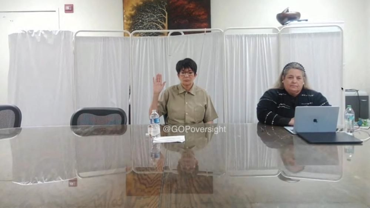 Ghislaine Maxwell si avvale del quinto emendamento durante l'audizione al Congresso