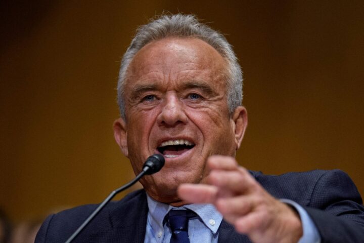 Gite di Epstein e Kennedy Jr. tra fossili e controversie legate alla raccolta di reperti