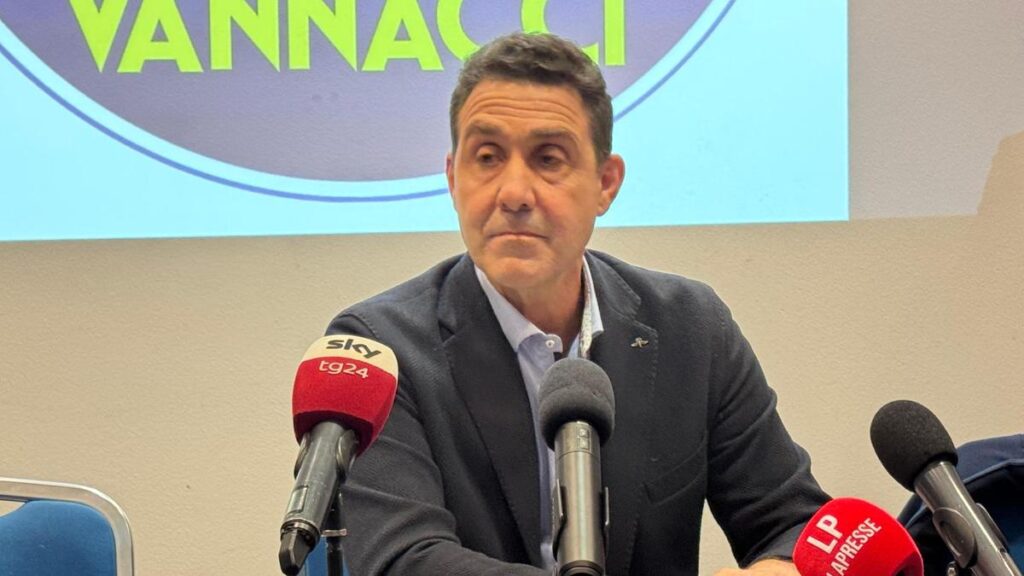 Governo italiano approva decreto Ucraina, tensioni nella maggioranza e opposizione