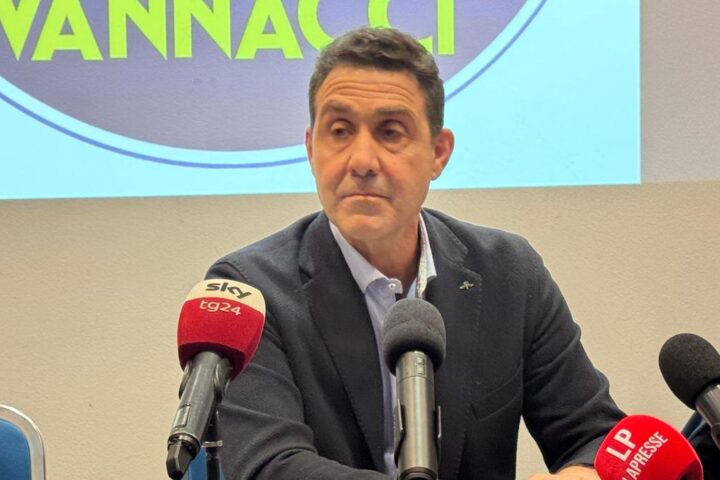 Governo italiano approva decreto Ucraina, tensioni nella maggioranza e opposizione