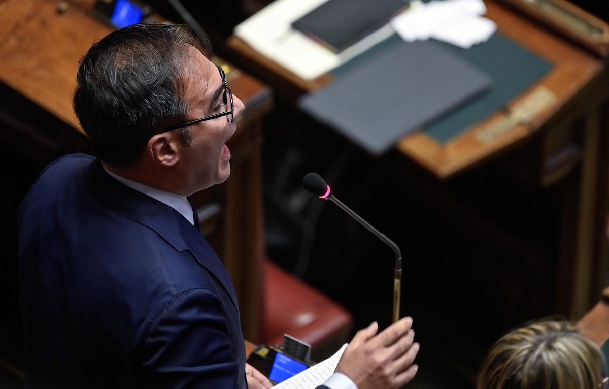 Governo Meloni verso mozione di fiducia per decreto Ucraina a Montecitorio