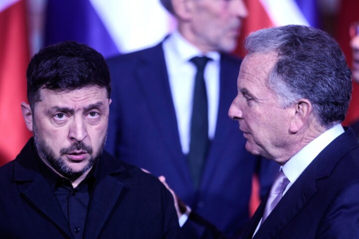 Guerra in Ucraina, 500 famiglie a Kiev senza riscaldamento dopo bombardamenti; Zelensky critica il compromesso con Putin