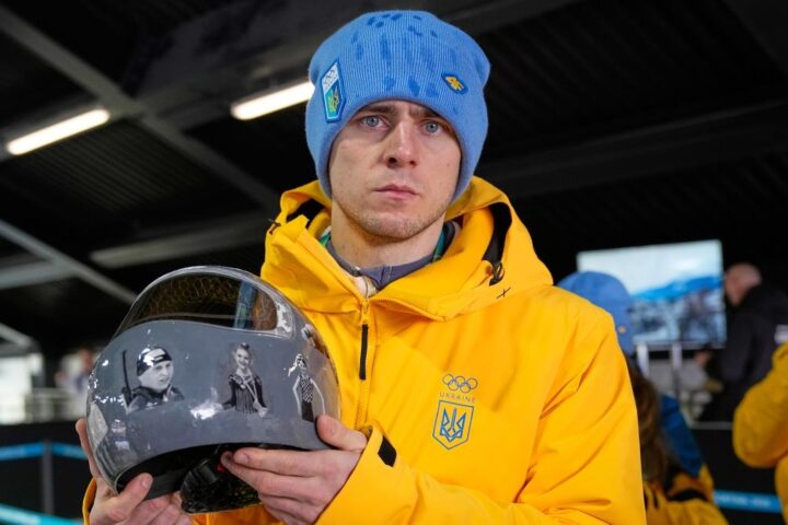 Heraskevych, atleta ucraino escluso dalle Olimpiadi di Cortina per casco commemorativo