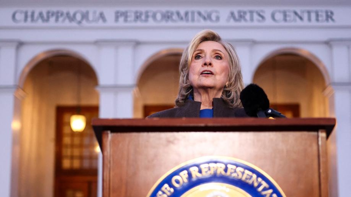 Hillary Clinton: «Non ho mai incontrato Epstein, chiedete a Trump delle sue frequentazioni»