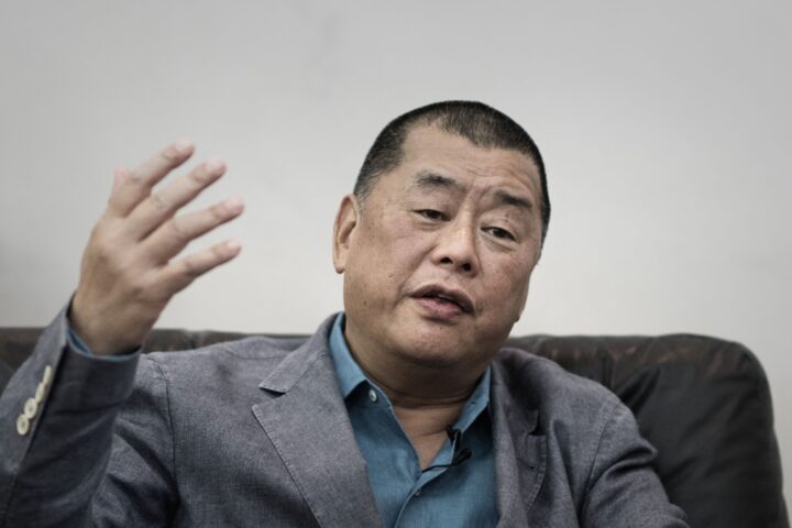 Hong Kong, vittoria per Jimmy Lai: giudici annullano condanna per frode, resta in carcere per sedizione