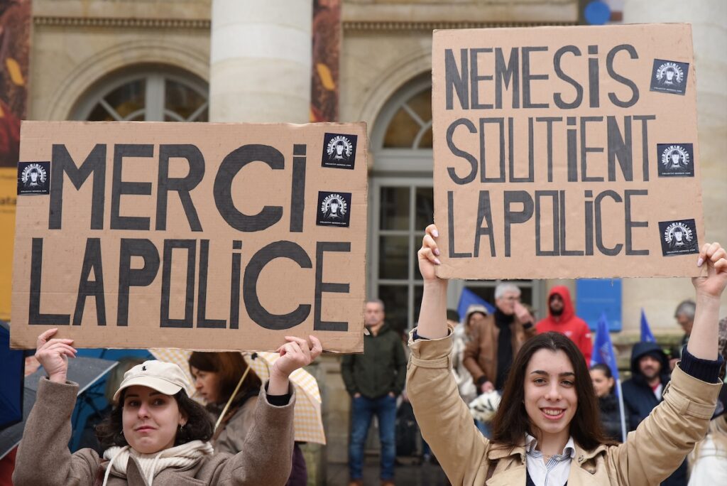 Il collettivo femminista di estrema destra Némésis coinvolto nell'omicidio di Quentin Deranque a Lione