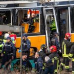 Il deragliamento del tram a Milano causa due morti e numerosi feriti