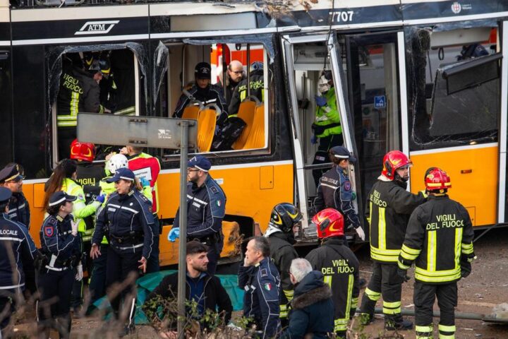 Il deragliamento del tram a Milano causa due morti e numerosi feriti