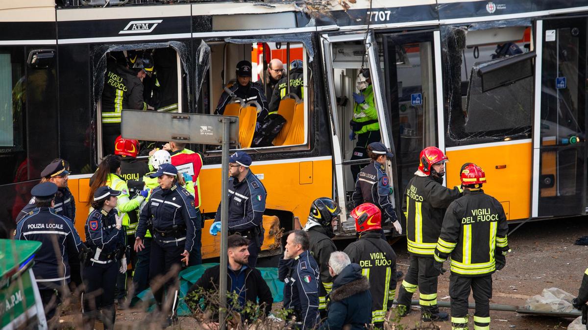 Il deragliamento del tram a Milano causa due morti e numerosi feriti