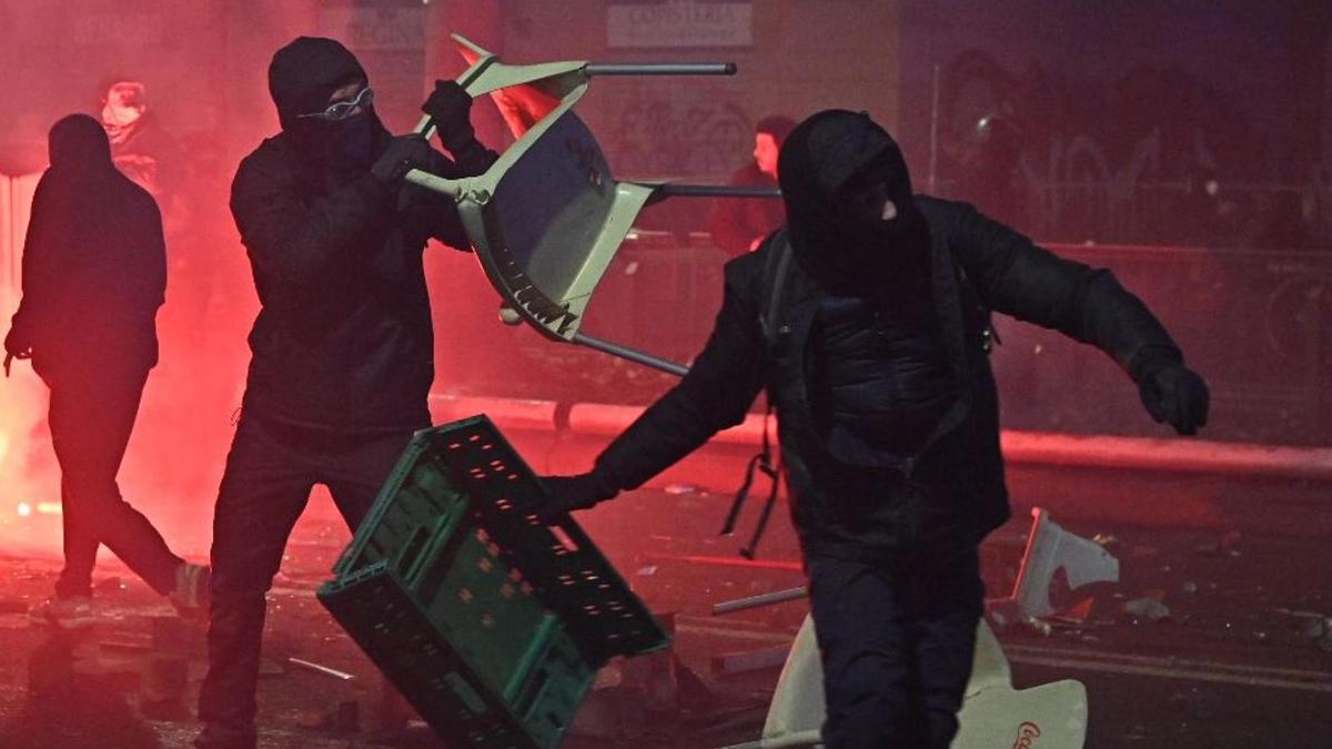 Il governo chiede urgentemente nuove leggi sulla sicurezza dopo gli scontri a Torino