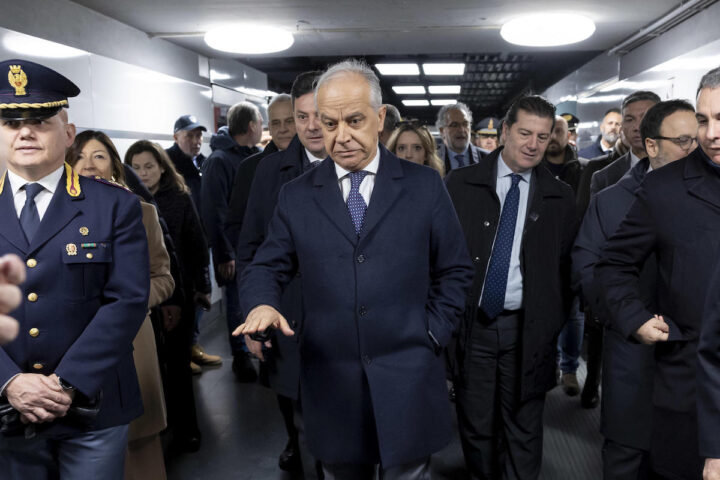 Il governo italiano impugna le sentenze a favore della ONG Sea Watch, Piantedosi annuncia riduzione degli arrivi irregolari