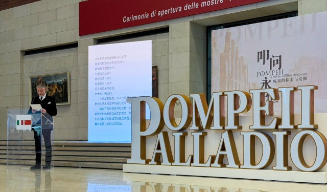 Il ministro della cultura Giuli inaugura mostre su Pompei e Palladio al museo nazionale di Pechino