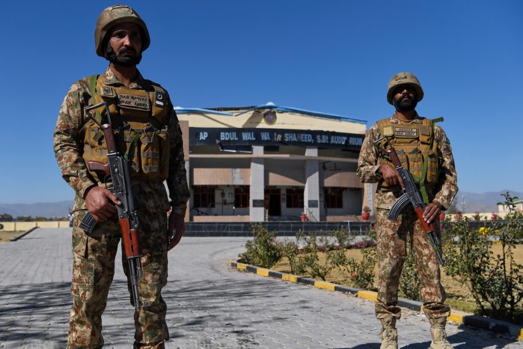 Il Pakistan avvia bombardamenti su città afghane, inclusa Kabul, in risposta alle tensioni crescenti