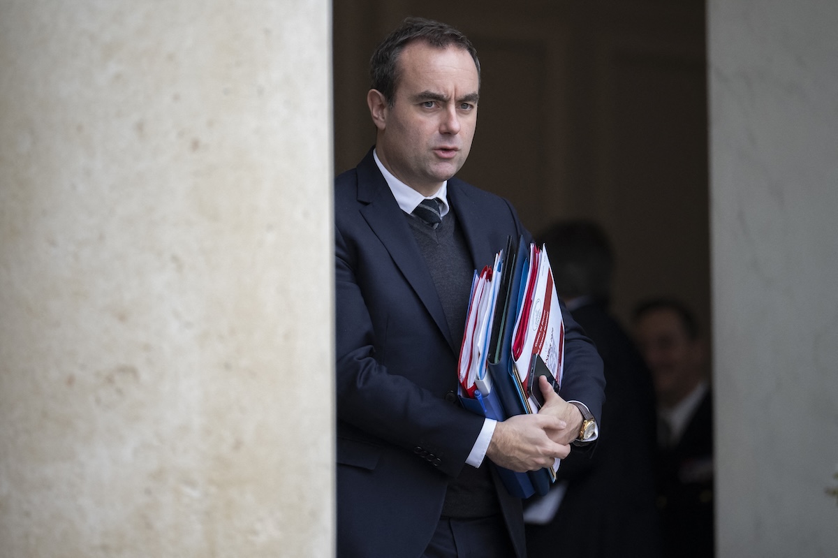 Il parlamento francese respinge mozioni di sfiducia contro il governo di Sébastien Lecornu