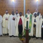 Il priore Ferrari avverte i monaci: “Basta Netflix e TikTok, sono nemici del silenzio”