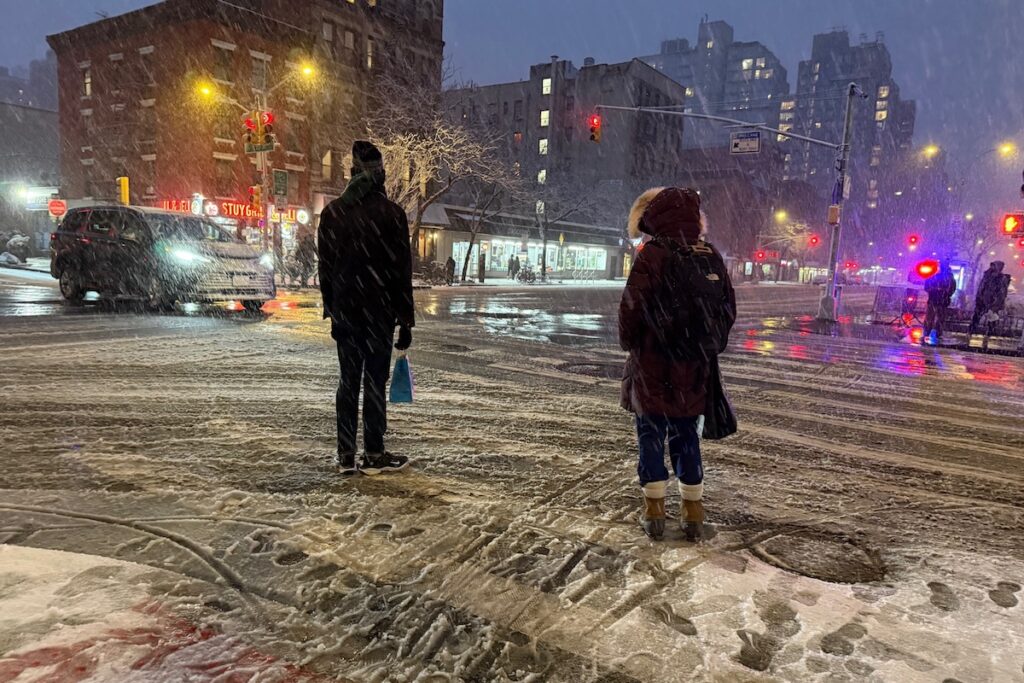 Il sindaco di New York Zohran Mamdani vieta spostamenti per emergenza neve fino a lunedì pomeriggio