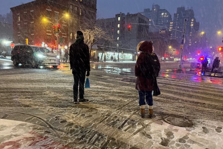 Il sindaco di New York Zohran Mamdani vieta spostamenti per emergenza neve fino a lunedì pomeriggio