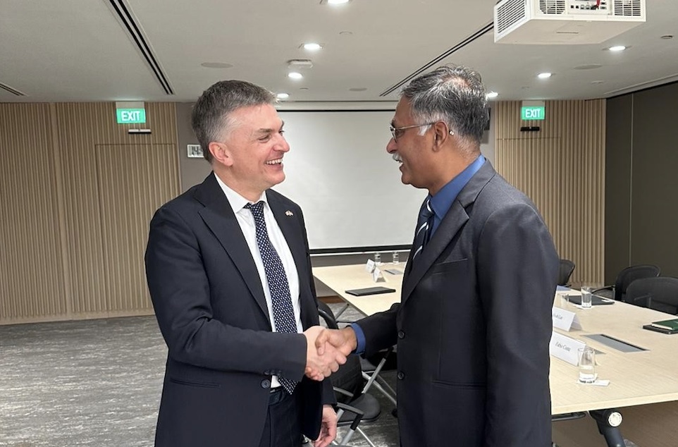 Il vice ministro Rixi a Singapore: firmato memorandum per investimenti nei porti e cooperazione infrastrutturale