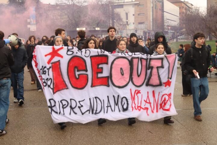 Inaugurazione Milano-Cortina 2026: la Fiamma Olimpica attraversa la città tra proteste e festeggiamenti