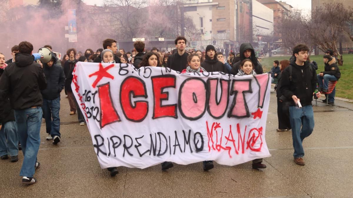 Inaugurazione Milano-Cortina 2026: la Fiamma Olimpica attraversa la città tra proteste e festeggiamenti